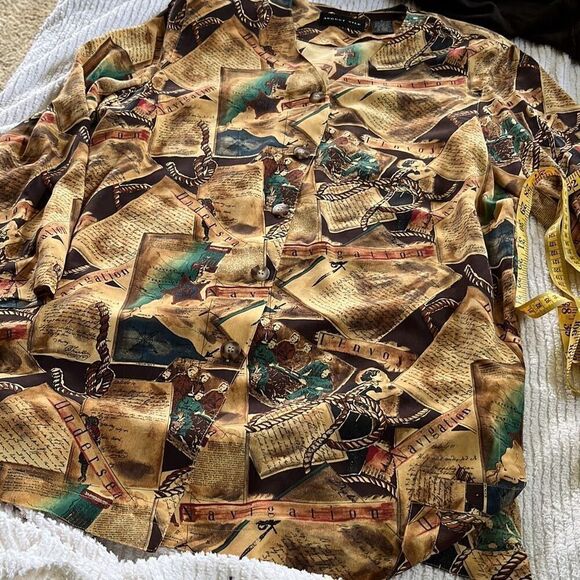 August Silk Vintage Print Blouse L - 100% Silk, History-Inspired Collage Pattern - Picture 9 of 9